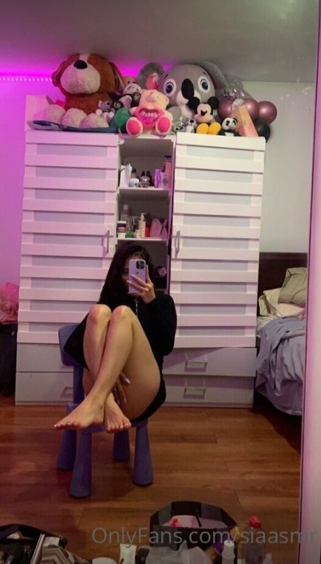 Naakte gelekte OnlyFans-foto van Sia Asmr