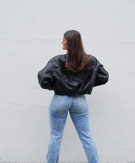 Naakte gelekte OnlyFans-foto van Livefitelle