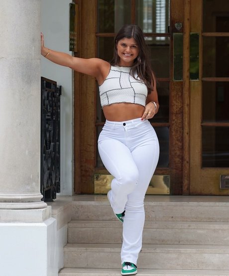 Naakte gelekte OnlyFans-foto van Livefitelle
