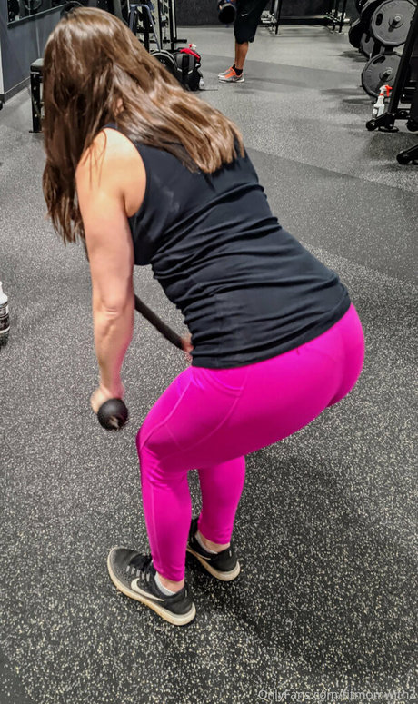 Naakte gelekte OnlyFans-foto van Fitmomwith3