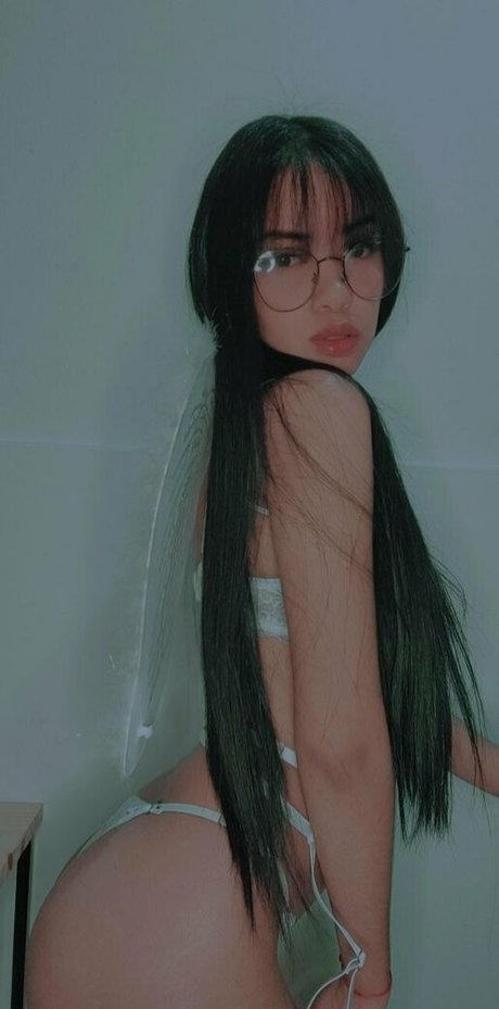 Naakte gelekte OnlyFans-foto van Larabbitvalentinaof