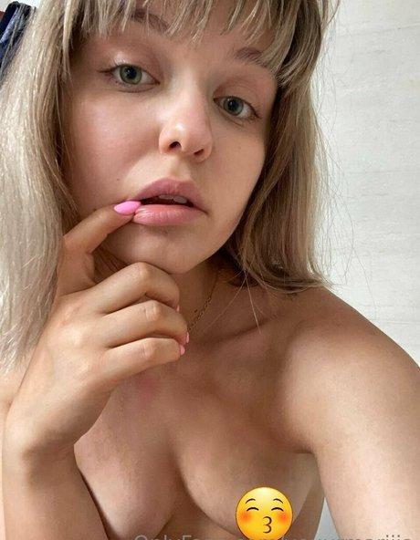 Naakte gelekte OnlyFans-foto van Mariaholovko