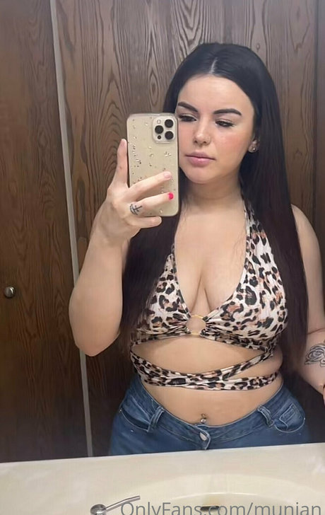 Naakte gelekte OnlyFans-foto van Munjan
