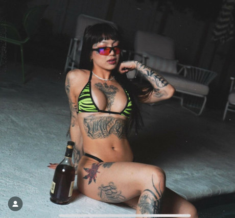 Naakte gelekte OnlyFans-foto van Sarah Lo