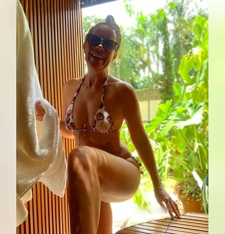 Naakte gelekte OnlyFans-foto van Regina Volpato