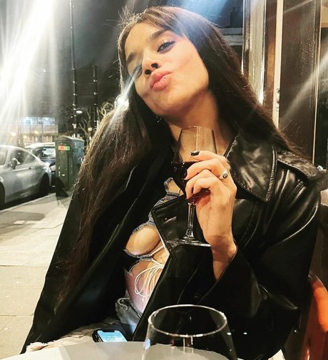 Naakte gelekte OnlyFans-foto van Hannah Johnkamen