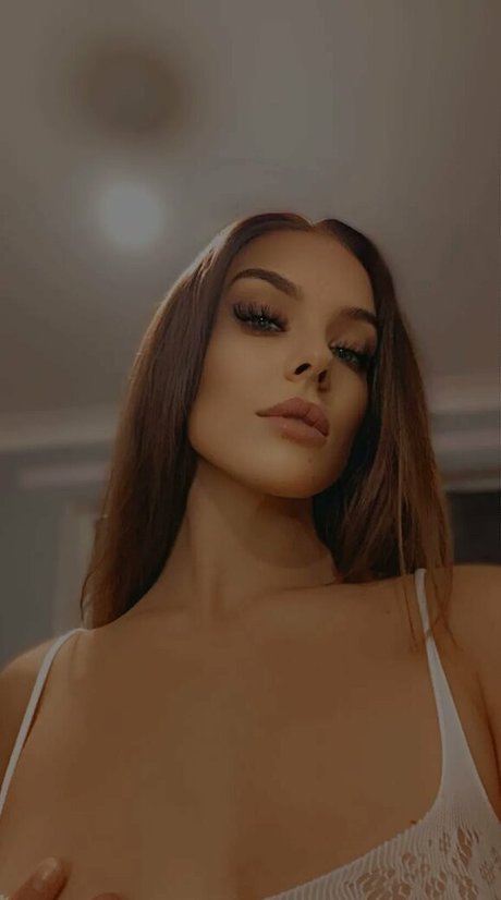 Naakte gelekte OnlyFans-foto van Shannon Moore