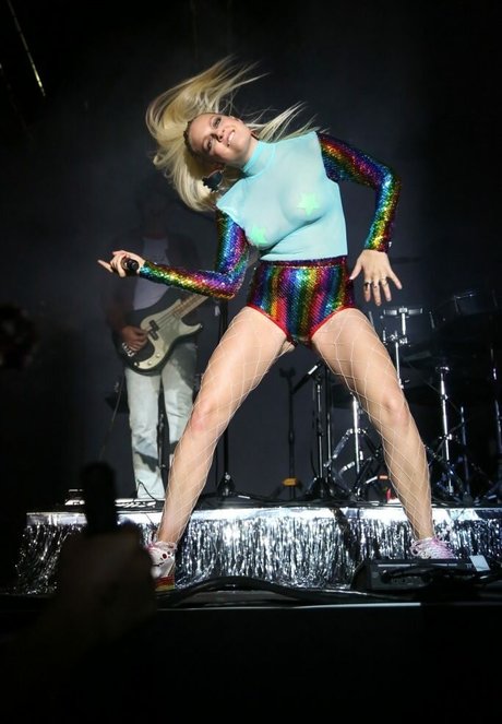 Naakte gelekte OnlyFans-foto van Tove Lo