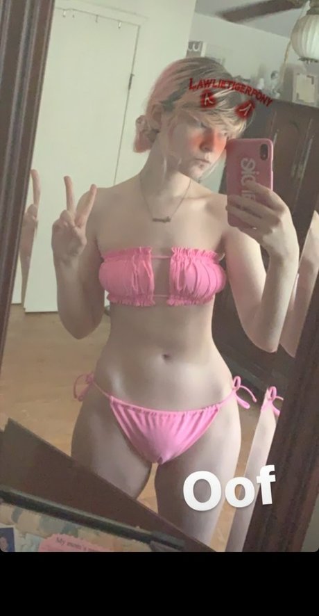 Naakte gelekte OnlyFans-foto van Lawlietigerpony
