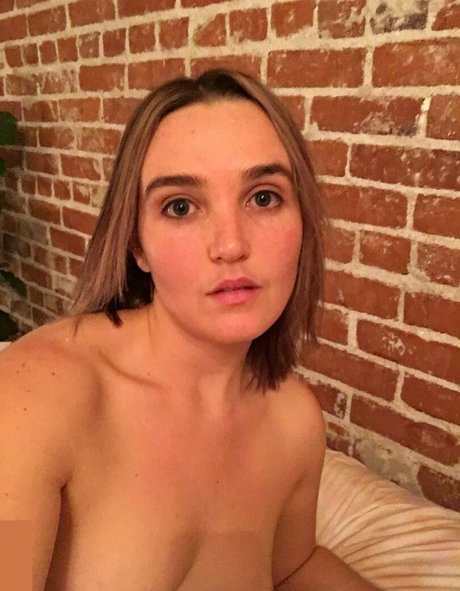 Naakte gelekte OnlyFans-foto van Chloe Fineman