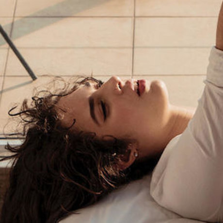 Naakte gelekte OnlyFans-foto van Camila Marana