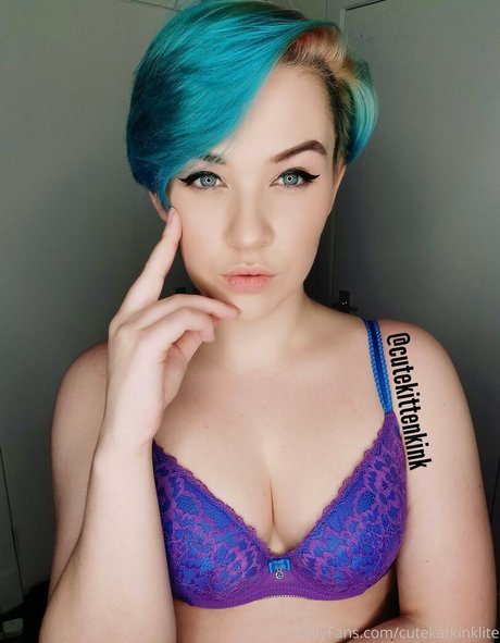 Naakte gelekte OnlyFans-foto van Cutekatkinklite