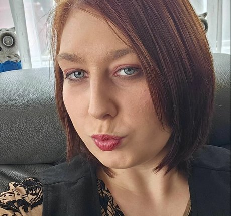 Naakte gelekte OnlyFans-foto van Bustyolive