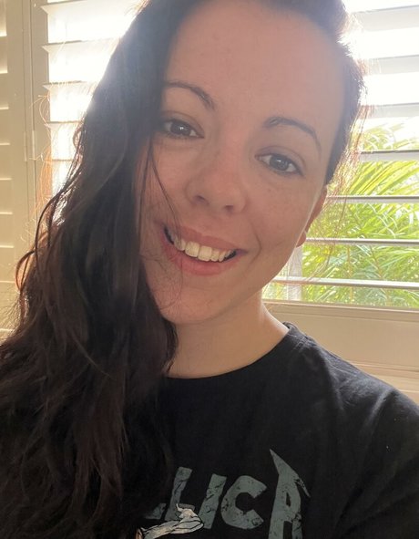 Naakte gelekte OnlyFans-foto van Miss Bb