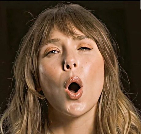 Naakte gelekte OnlyFans-foto van Elizabeth Olsen