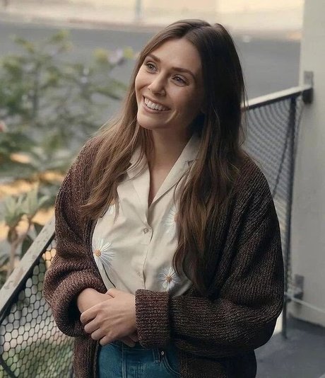 Naakte gelekte OnlyFans-foto van Elizabeth Olsen