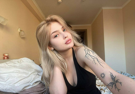 Naakte gelekte OnlyFans-foto van Lilaxshy