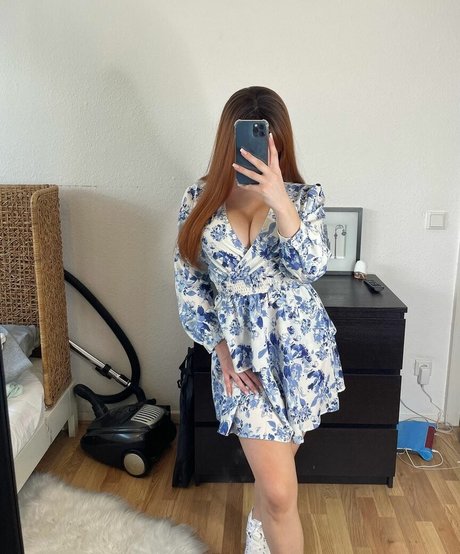 Naakte gelekte OnlyFans-foto van Azubikim