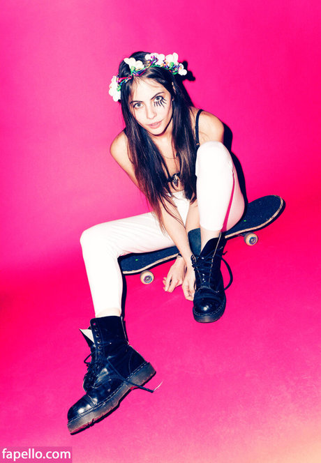 Naakte gelekte OnlyFans-foto van Willa Holland