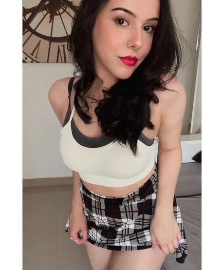 Naakte gelekte OnlyFans-foto van Emilyisredcoat