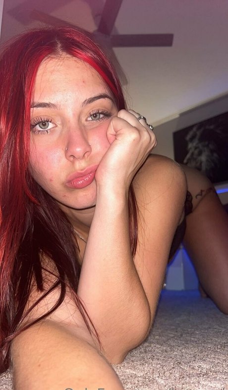 Naakte gelekte OnlyFans-foto van Luvvred