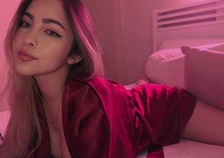 Naakte gelekte OnlyFans-foto van Hilenna