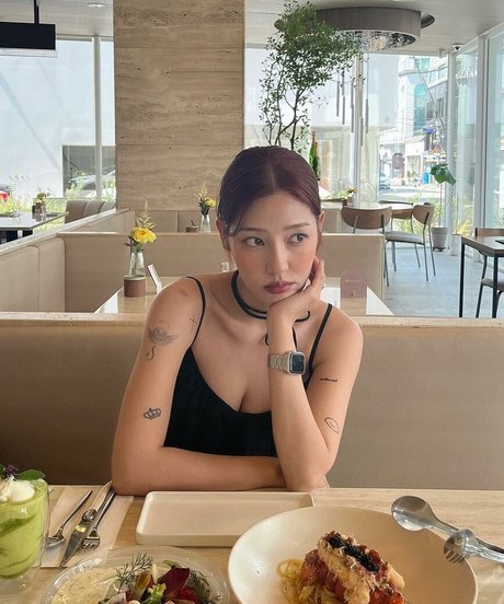 Naakte gelekte OnlyFans-foto van Jeon Jisu