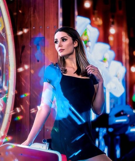 Naakte gelekte OnlyFans-foto van Lauren Southern