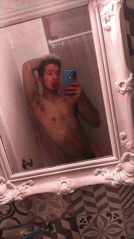 Naakte gelekte OnlyFans-foto van Lianbadboy