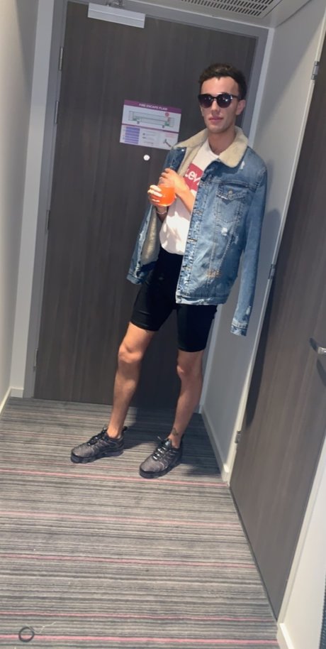 Naakte gelekte OnlyFans-foto van Liam