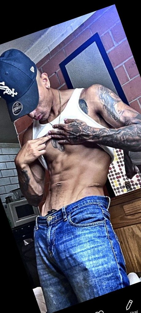 Naakte gelekte OnlyFans-foto van Alexis Pacru