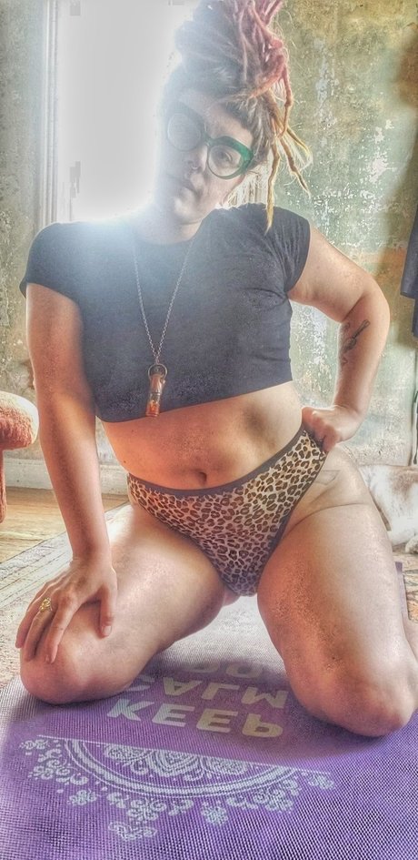 Naakte gelekte OnlyFans-foto van Lexibloomshroom