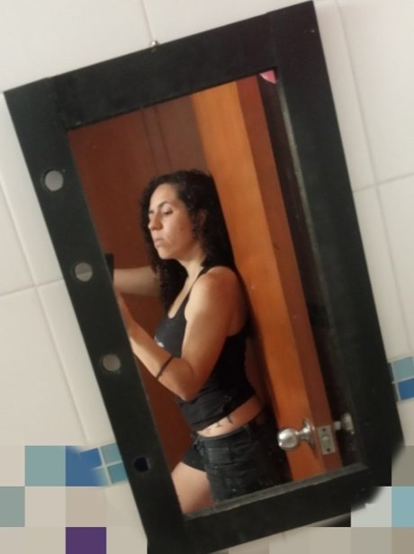 Naakte gelekte OnlyFans-foto van Dom Girl