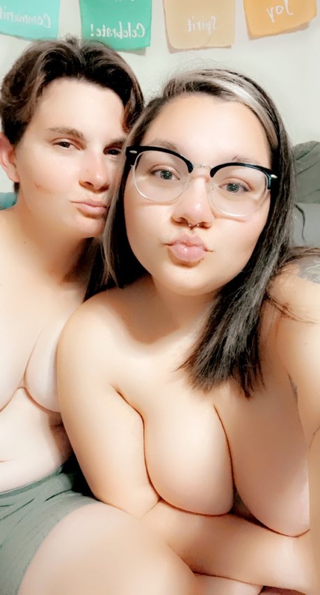 Naakte gelekte OnlyFans-foto van Angela