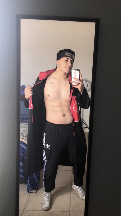 Naakte gelekte OnlyFans-foto van Hokage Senpai