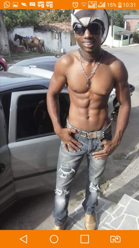 Naakte gelekte OnlyFans-foto van Leozinho Oversoud
