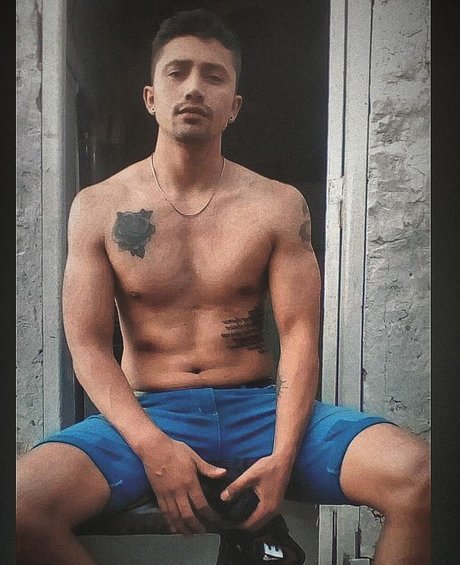 Naakte gelekte OnlyFans-foto van Leonardo Maximiliano
