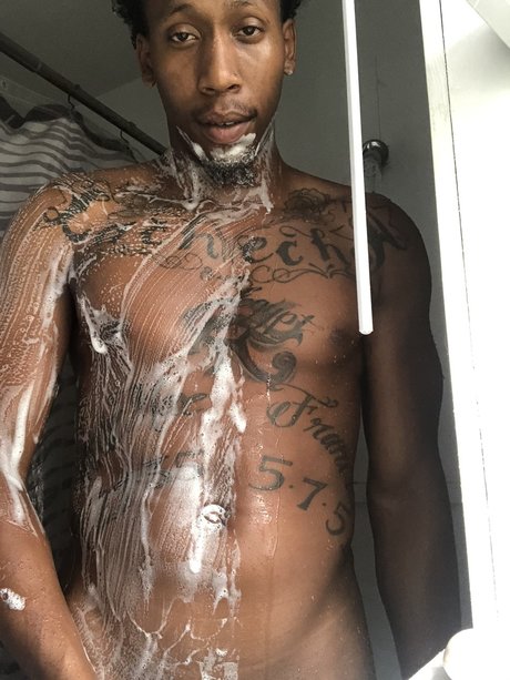 Naakte gelekte OnlyFans-foto van George