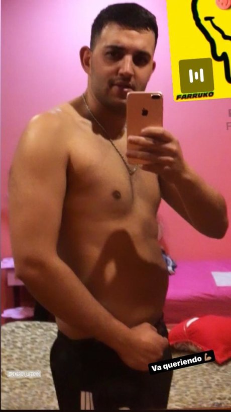 Naakte gelekte OnlyFans-foto van Leo Js