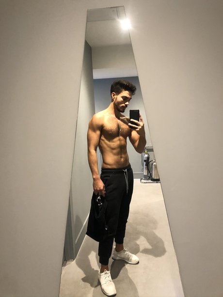 Naakte gelekte OnlyFans-foto van Lo Cabral