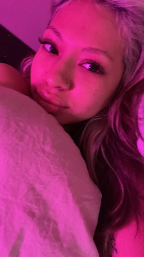 Naakte gelekte OnlyFans-foto van Kurst