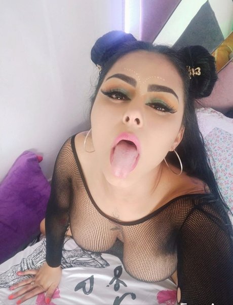 Naakte gelekte OnlyFans-foto van La Paisita 