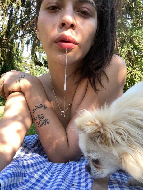 Naakte gelekte OnlyFans-foto van Legallyaged
