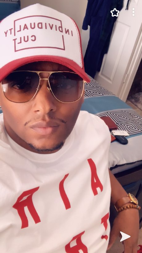 Naakte gelekte OnlyFans-foto van Financialboss2