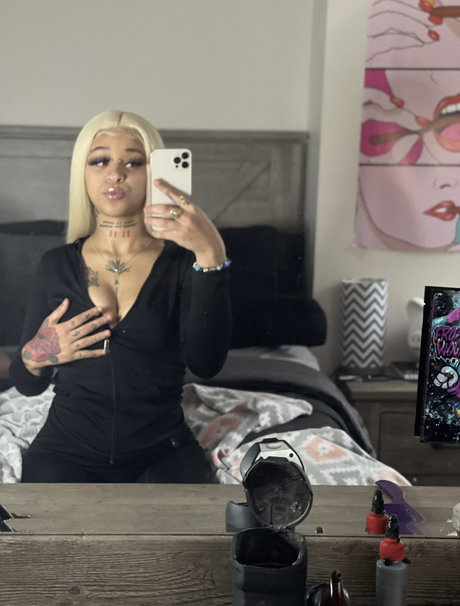 Naakte gelekte OnlyFans-foto van Lee 
