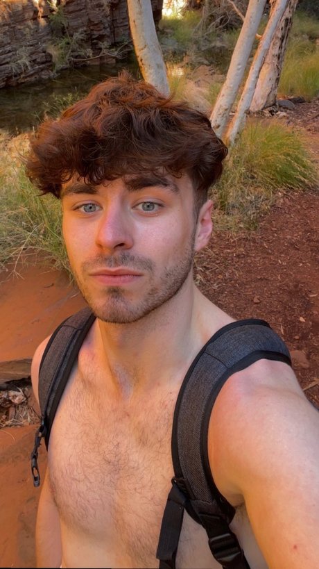 Naakte gelekte OnlyFans-foto van Lee