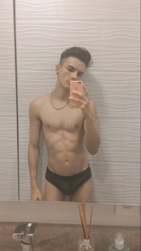 Naakte gelekte OnlyFans-foto van Leandro Gomes