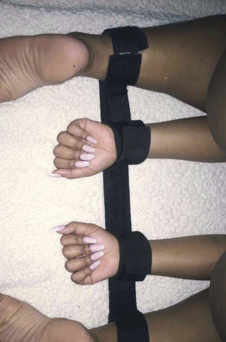 Naakte gelekte OnlyFans-foto van Layla Litt