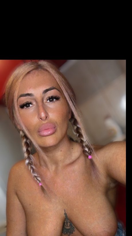 Naakte gelekte OnlyFans-foto van Lavi Lally Vip