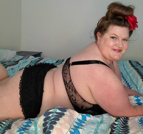 Naakte gelekte OnlyFans-foto van Lavender Lush